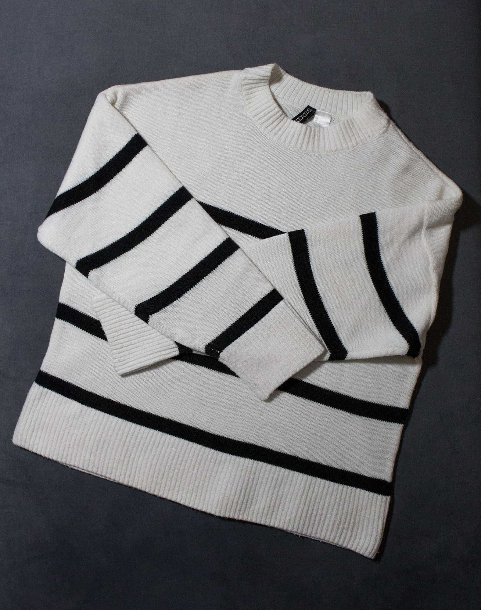 Biało-czarny sweter damski w paski H&M S/M