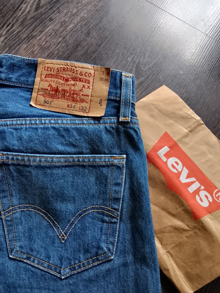 Мужские джинсы штаны Levis Левайс Levi's 501  W 34 L 32

Замеры:

Полу