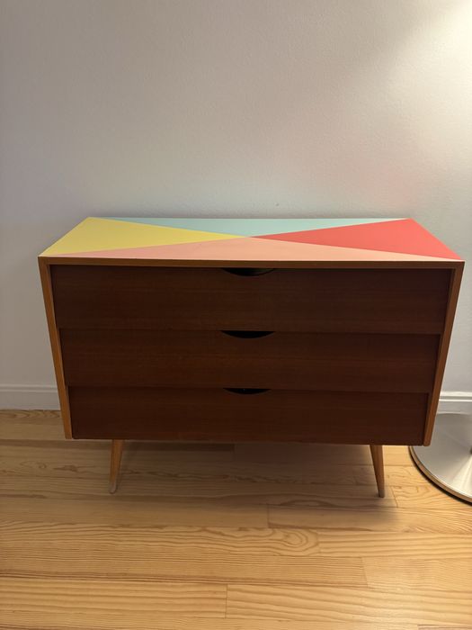 Cadeiras e mesa de jantar