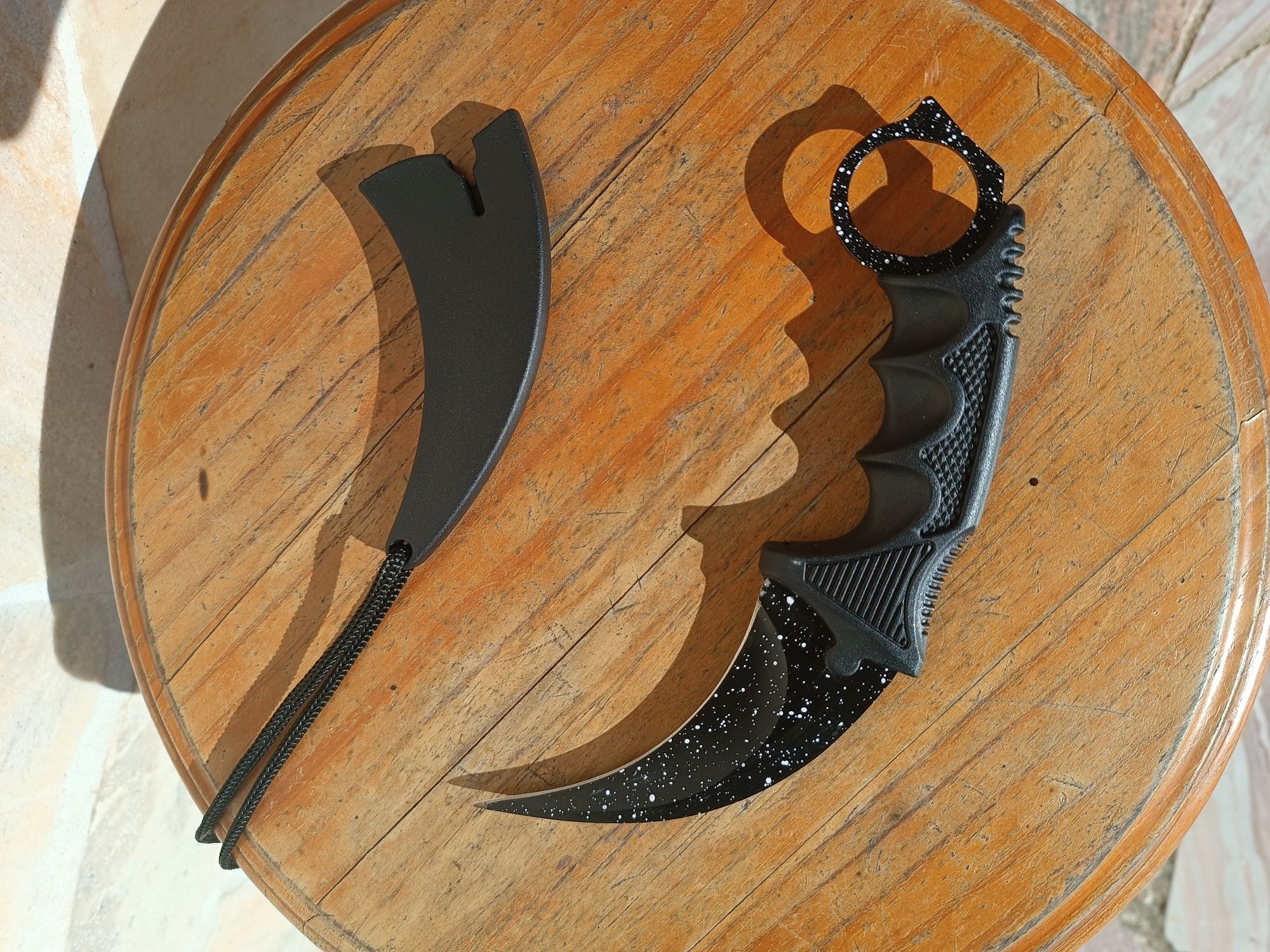 Karambit Preta/neve