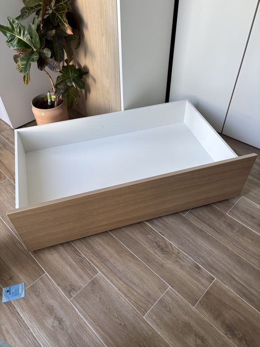 Cama de casal ikea de madeira com 2 gavetas