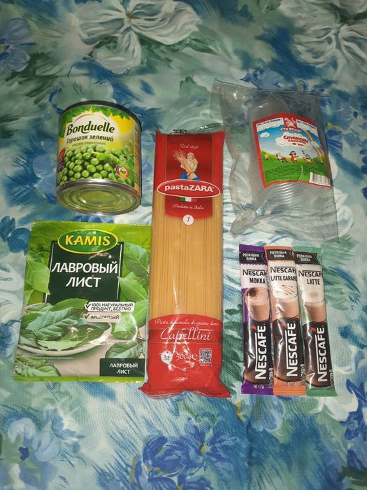 Набір продуктів - кава спагетті горошок оливки тунець соус попкорн