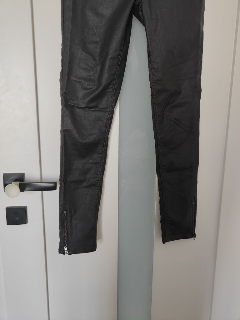 Spodnie woskowane 38