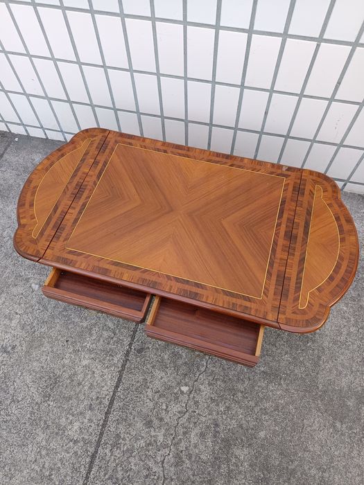 Mesa de centro ao estilo inglês