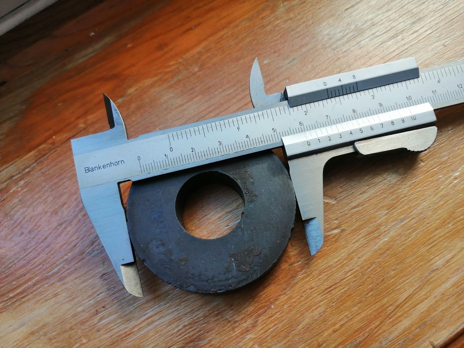 Magnes duża siła robocza