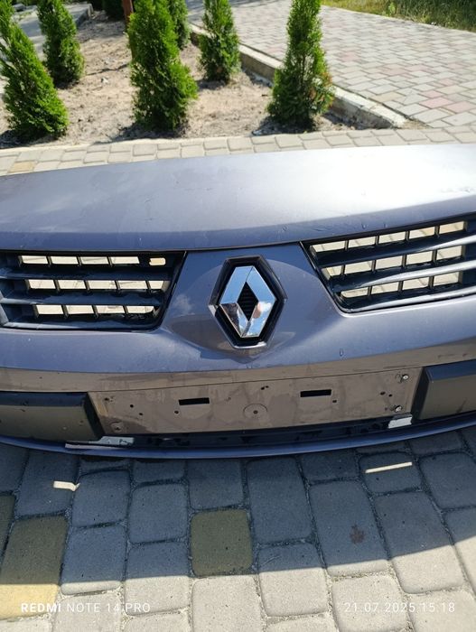 Передній бампер. Renault Scenic 2. (Дорест.)