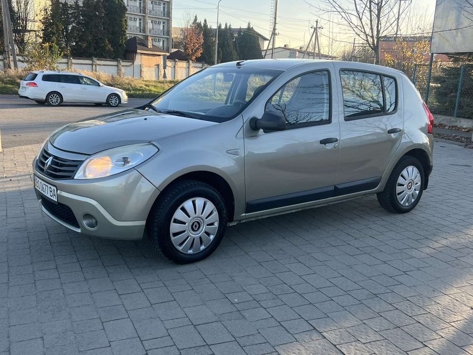 Продам офіційний Рено Сандеро,2012 рік