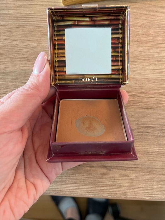 benefit Hoola Matte Powder Bronzer - Matowy bronzer - odcień Hoola
