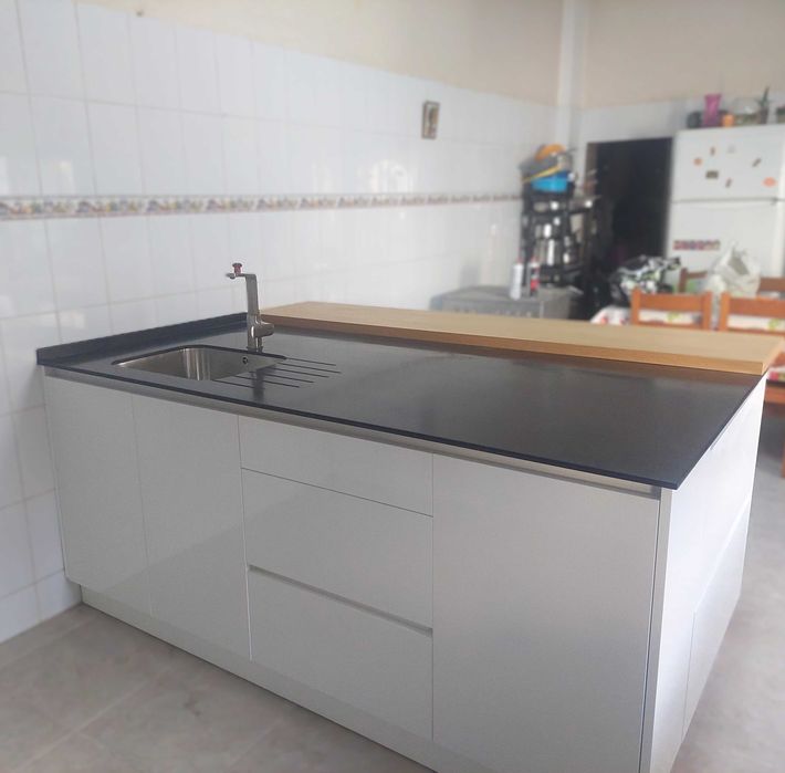 Tampos de bancada cozinha e banho em Corian, Hi-macs (Solid Surface)
