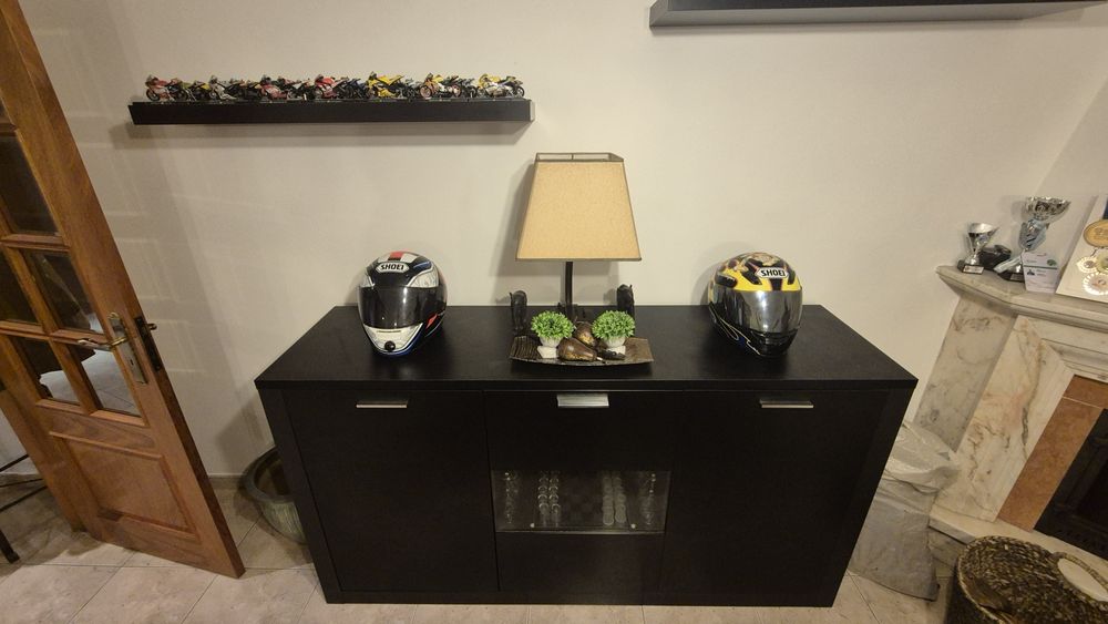 Móvel Aparador com porta em vidro (Octosólido)