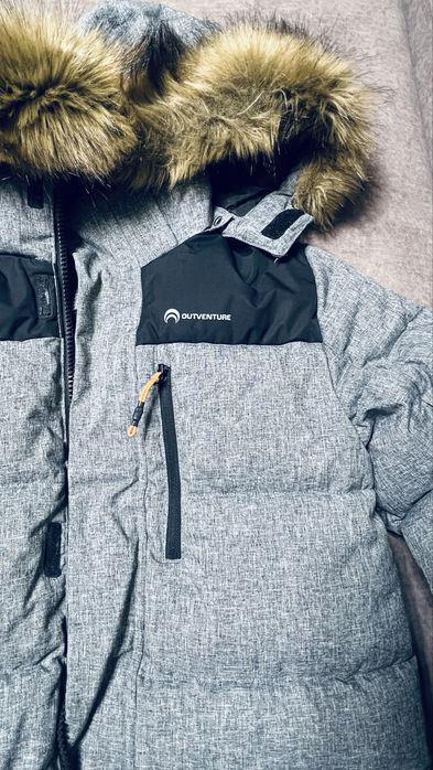Зимова куртка сірого кольору