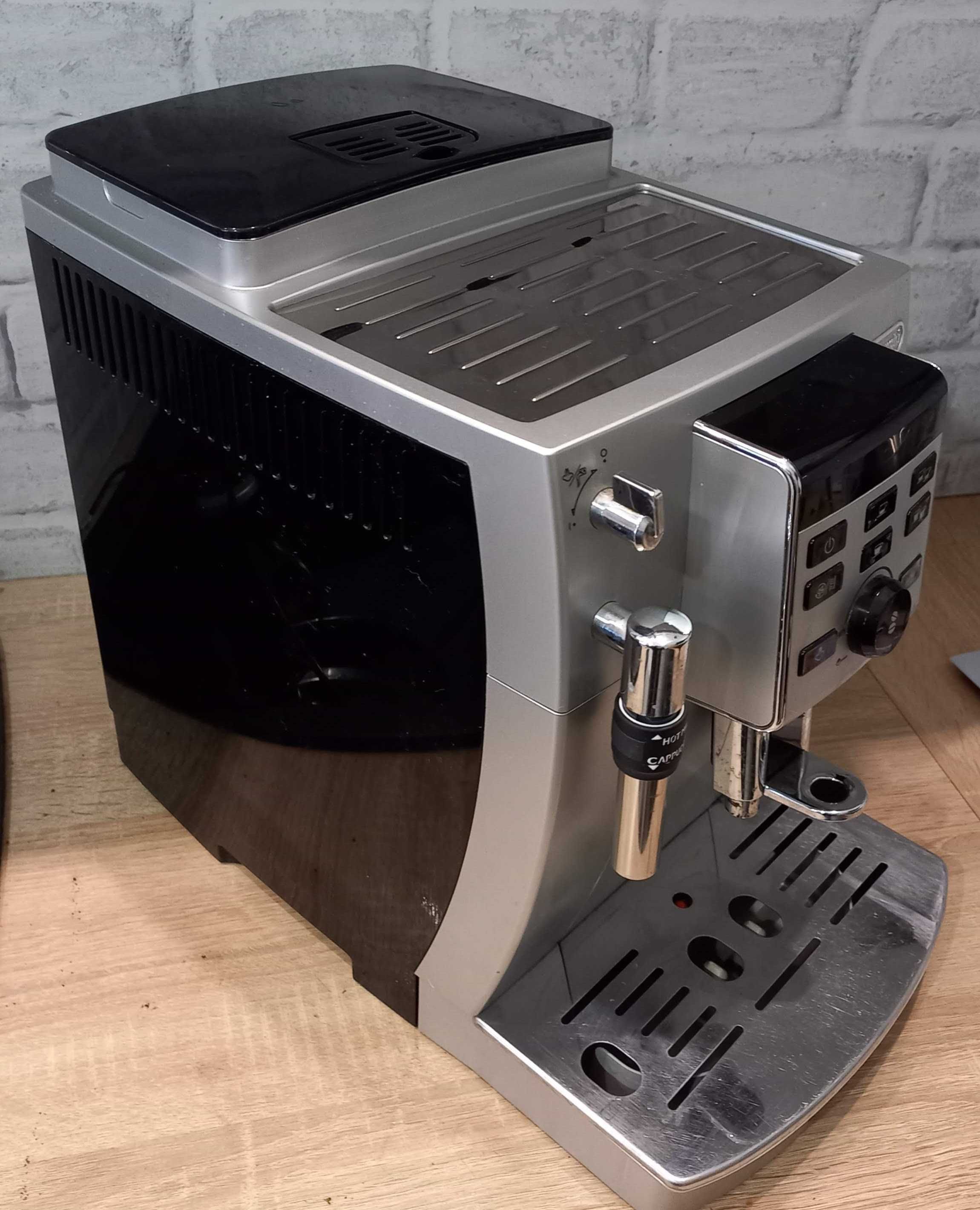 Ekspres ciśnieniowy DeLonghi ECAM23.120 srebrny instrukcja