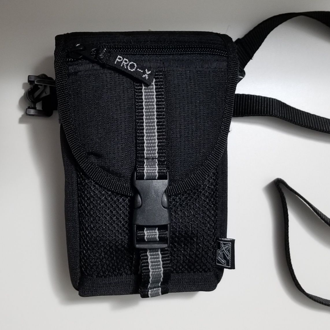 Diversas bolsas para máquina fotográfica, lanternas, etc