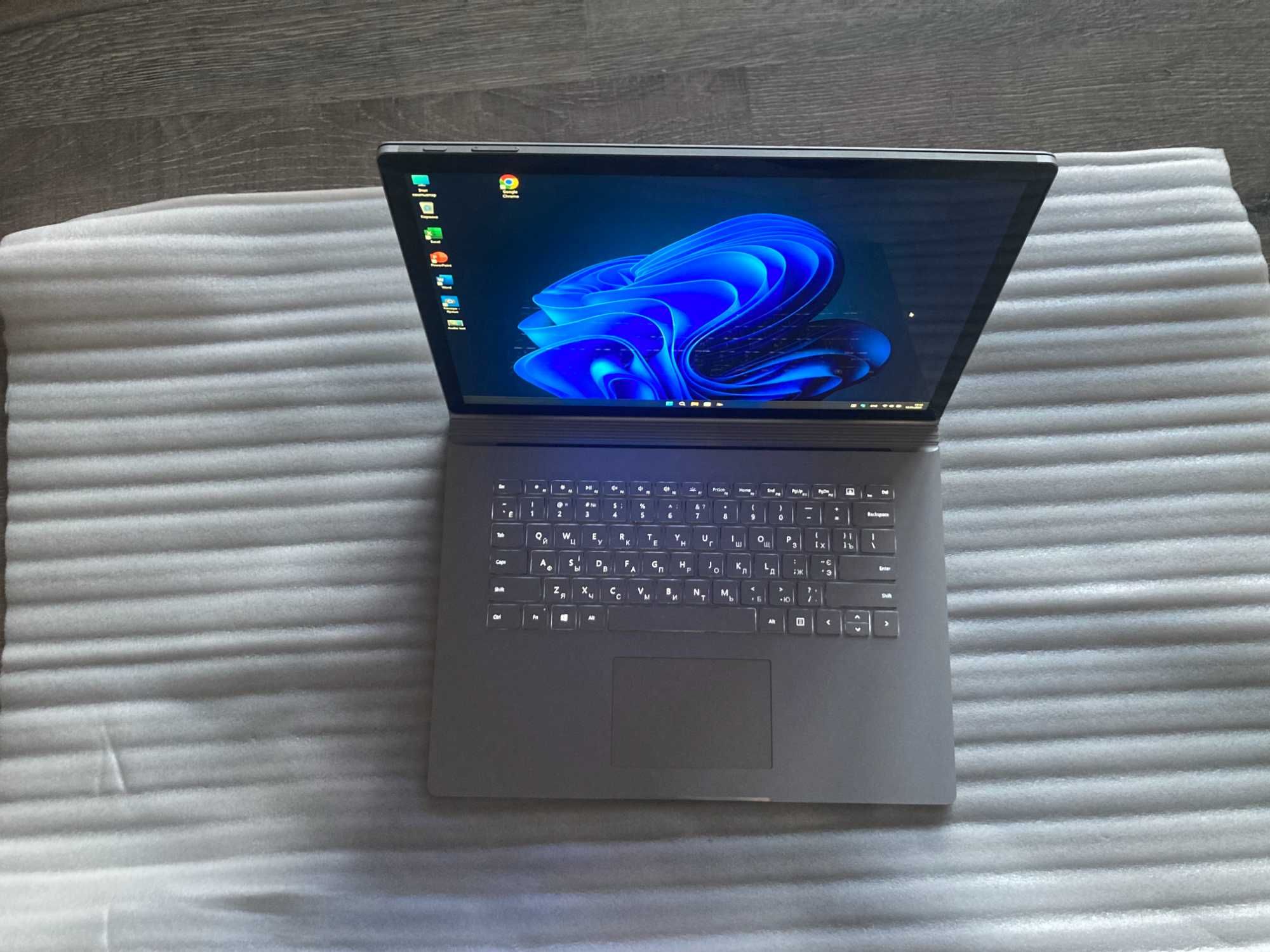 i7,16GB,256GB,NVIDIA GTX 1060 6GB Microsoft Surface Book 2 15" Windows