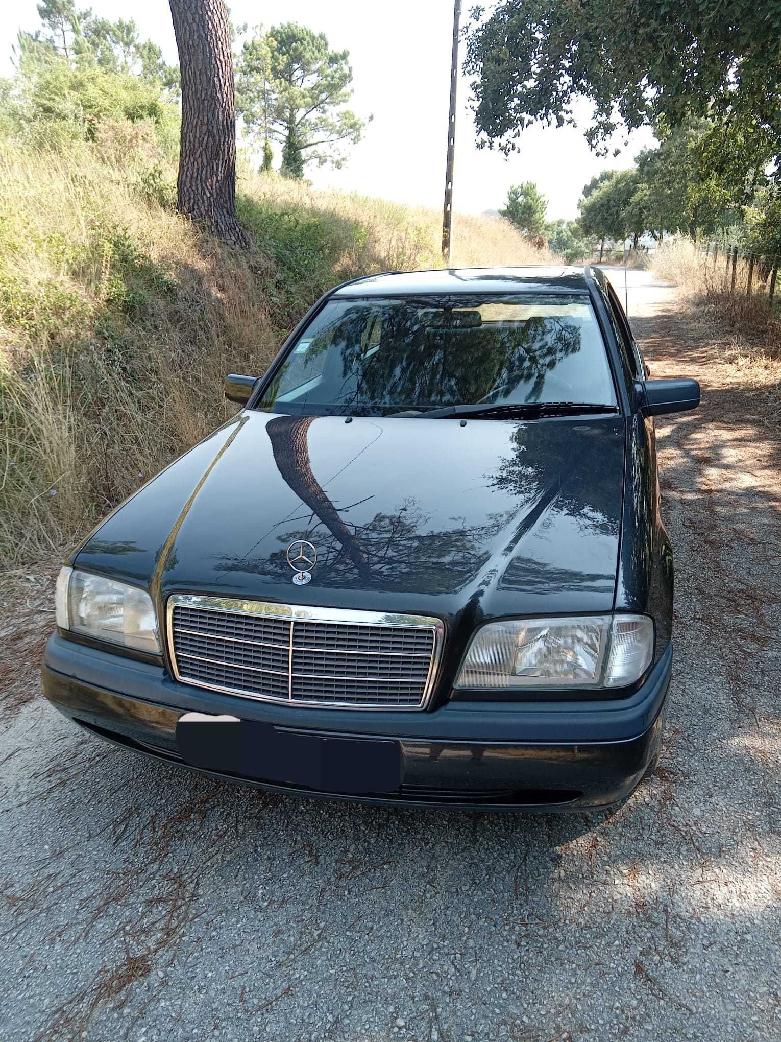 Mercedes Benz de 1994.