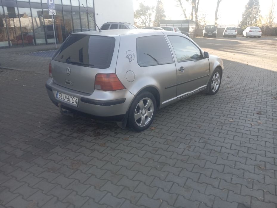 Sprzedam Golfa 4 1.9 90 koni pancerny