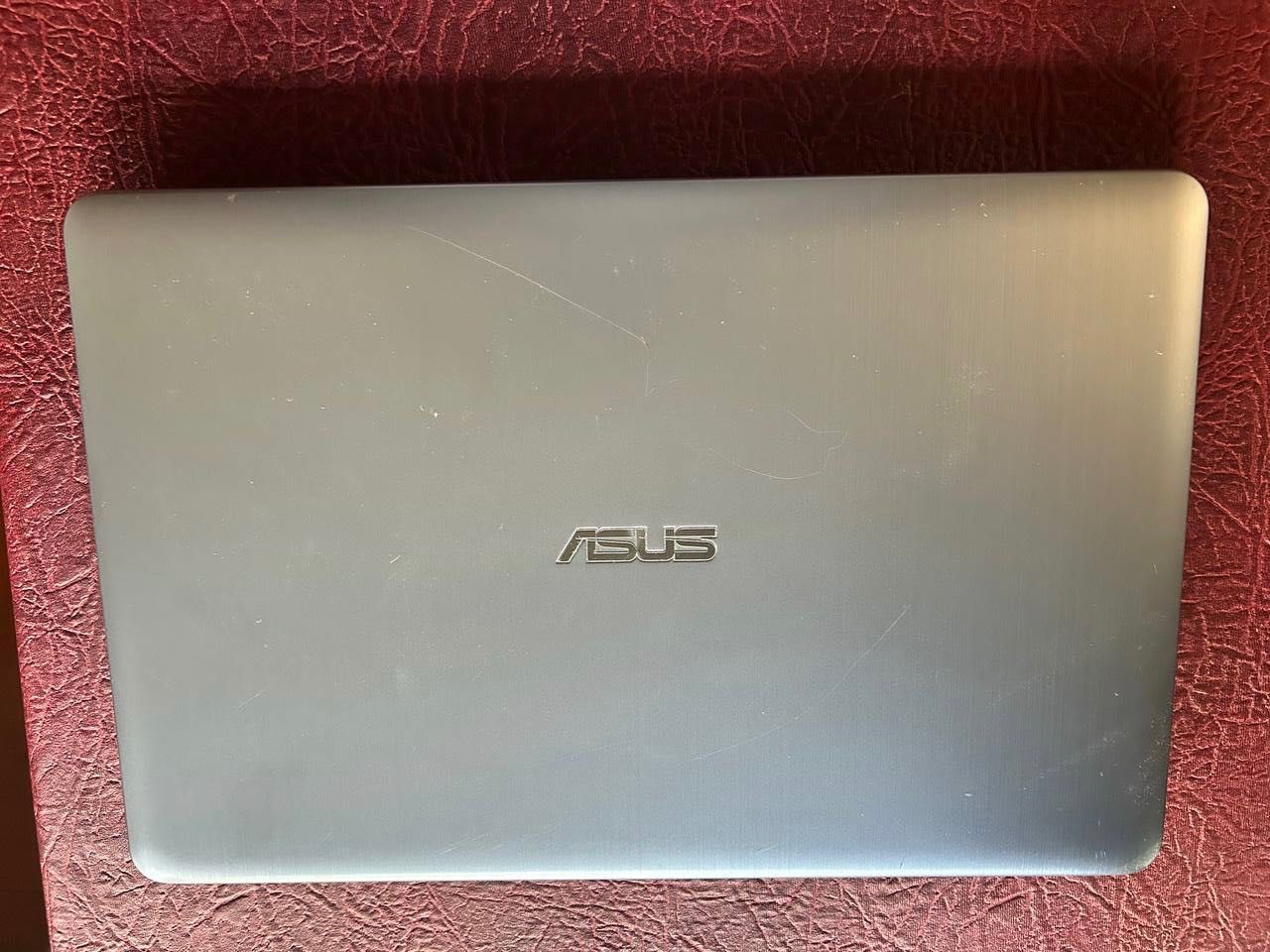 Ноутбук ASUS б/у в хорошем рабочем состоянии