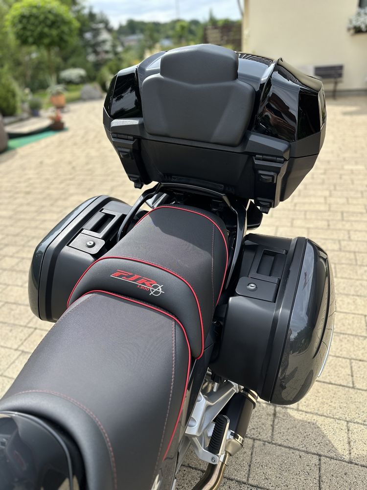 YAMAHA FJR 1300 super stan