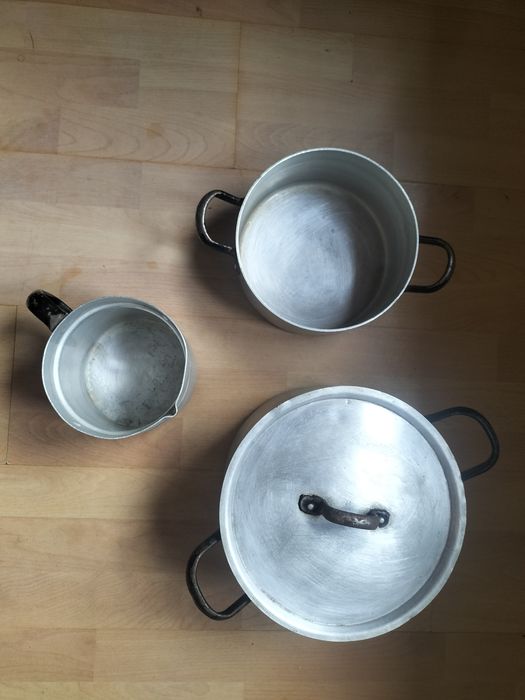 Stare garnki aluminiowe