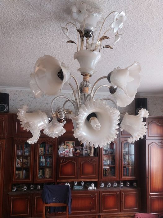 Продам люстру в ідеальном стані