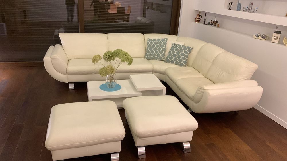 Skórzana sofa, narożnikowa, kremowa, nierozkladana. Stan bardzo dobry.
