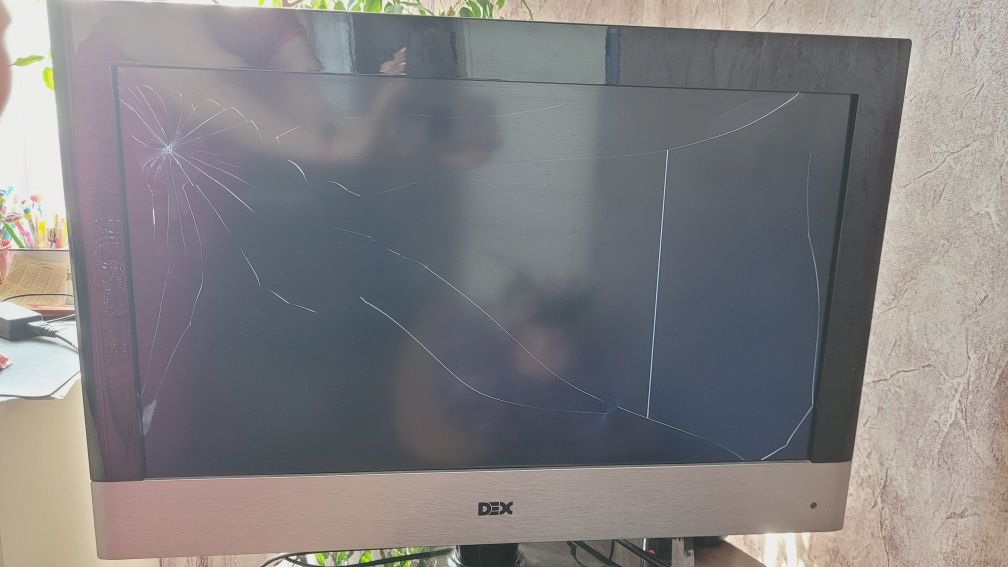 Телевізор DEX LT-2630