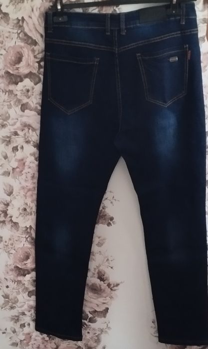 Продам новые женские джинсы размер 32высокая посадка цена 500грн