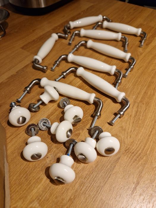 Gałki i uchwyty Klingstorp Ikea kremowe