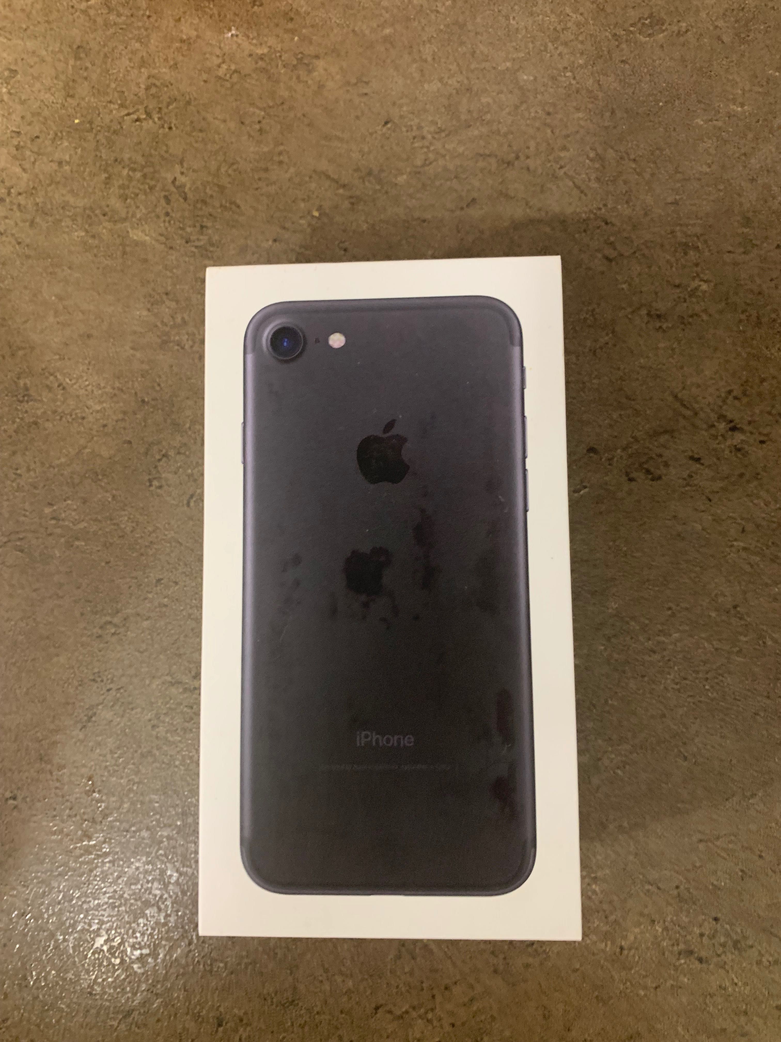 Телефон iPhone 7, 32 GB