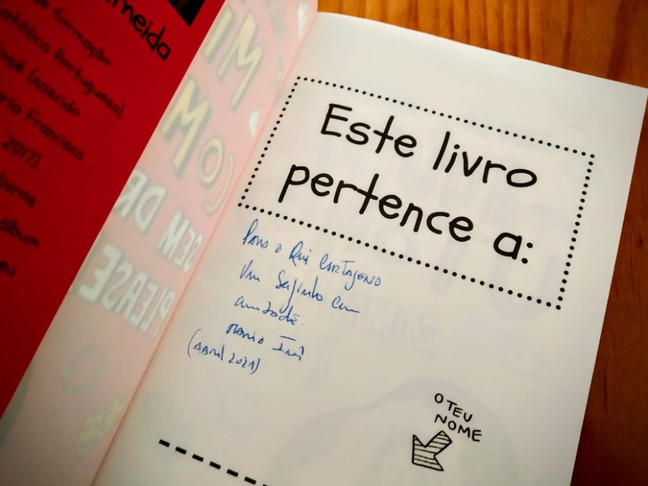 (NOVO E AUTOGRAFADO, Com Dedicatória) Diário de uma Miúda Como Tu