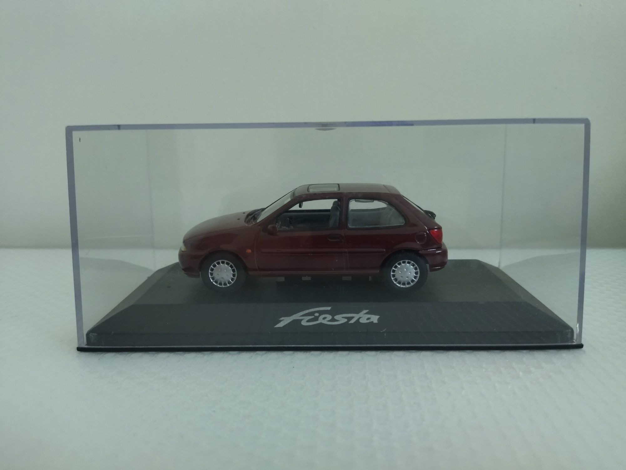 Miniatura Ford Fiesta 1/43 Nova