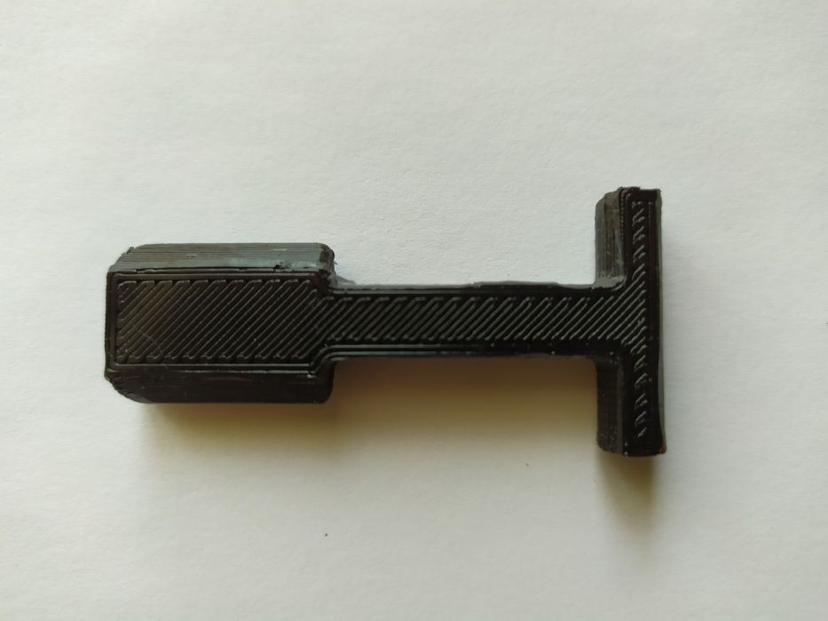 защібка фіксатор кришки повітряного фільтра Toyota Corolla Avensis