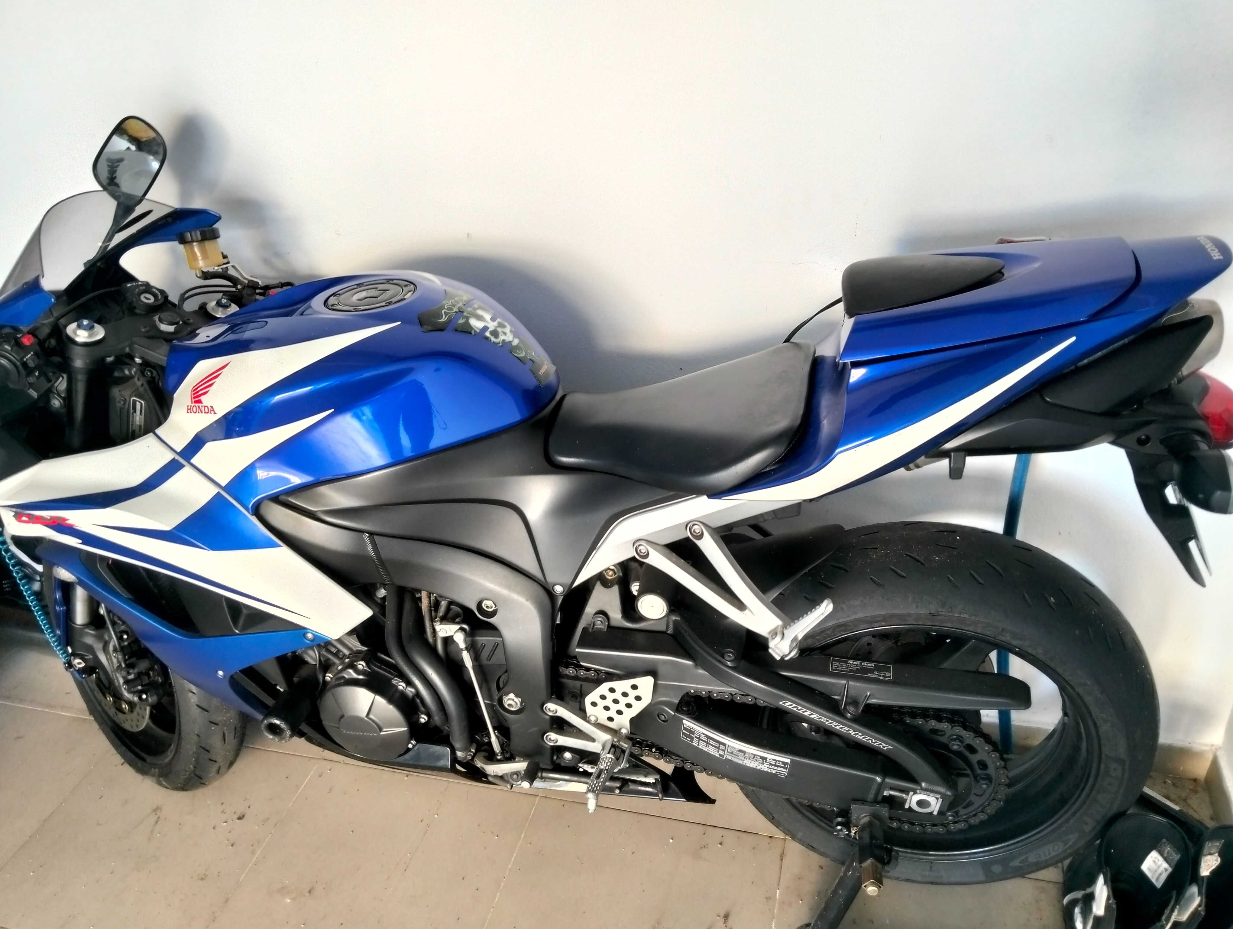 Mota muito estimada sempre de garagem poucos km