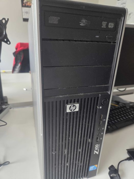 HP Z400, Intel Xeon W3565, RAM: 12 GB 2xNVIDIA Quadro+NVS 4 Monitory!