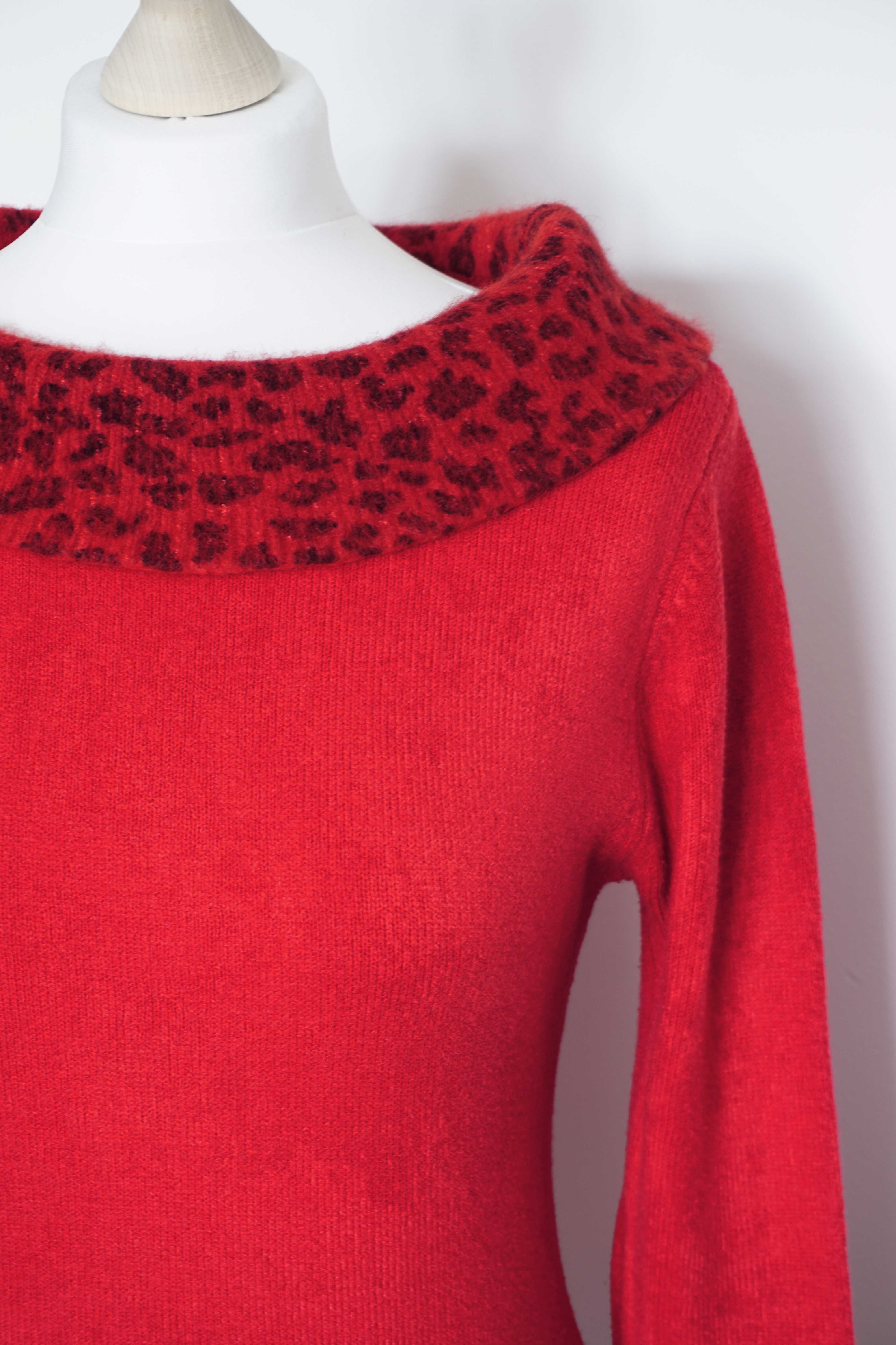 Oryginalny sweter z angorą i wełną czerwony cętki wełna S M na wiosnę