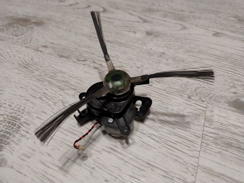 Moduł szczotki bocznej Lewej ,L' ze szczotką Irobot Roomba Combo (50h)