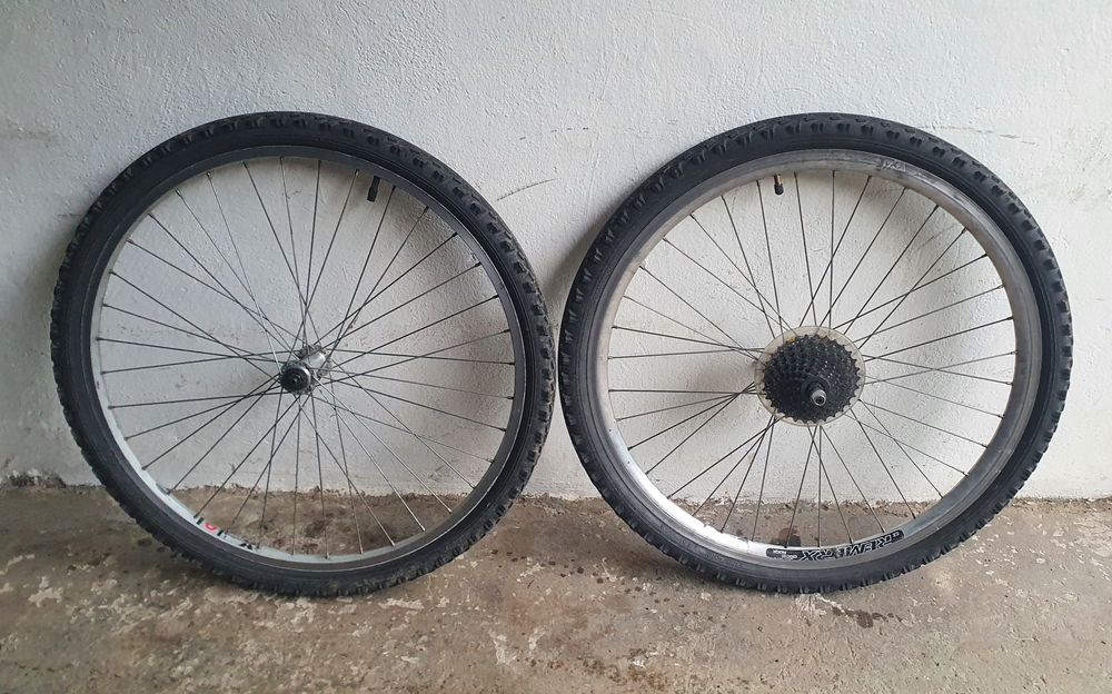 Koła koło rowerowe przód i tył 8 biegów 26"