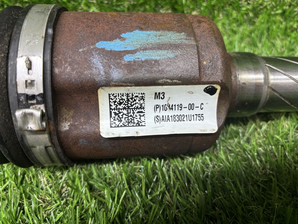 Піввісь/полуось/привод передня Tesla Model 3 1044119-00-c
