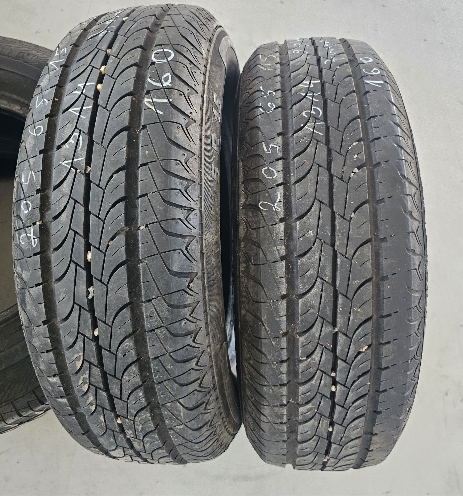 205/65R15 Semperit Van Life Lato