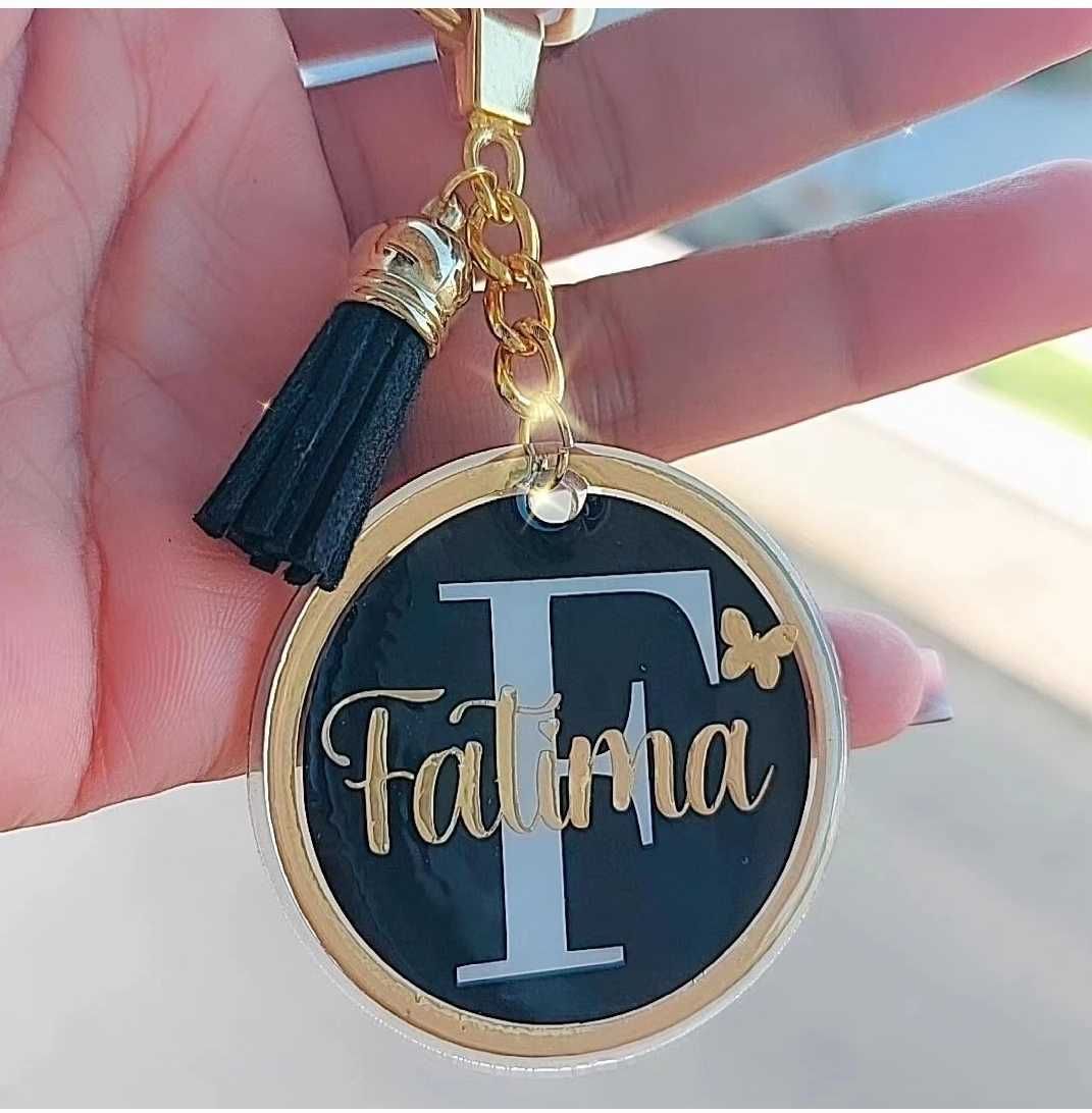 Chaveiro com borla / nome e inicial / presente perfeito