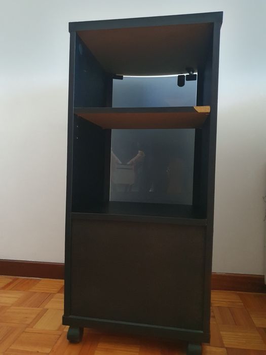 Movel estante com porta