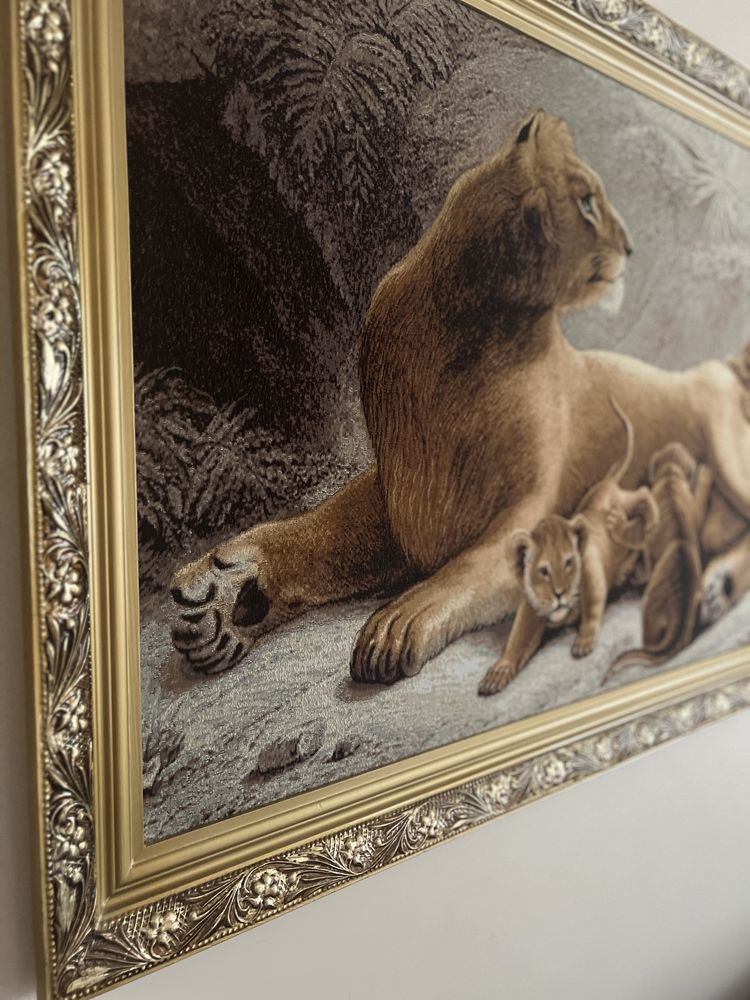 Картина гобелен левиця і львʼята