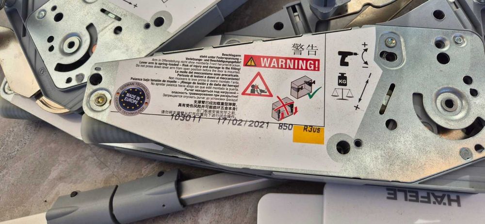 Механізм для паралельного підйому вгору Hafele фасадів ДСП