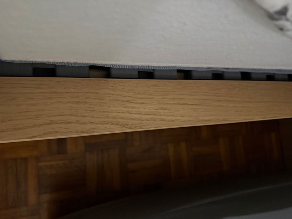 Cama de Casal semi-nova com colchão e estrado ,preço top,urgente