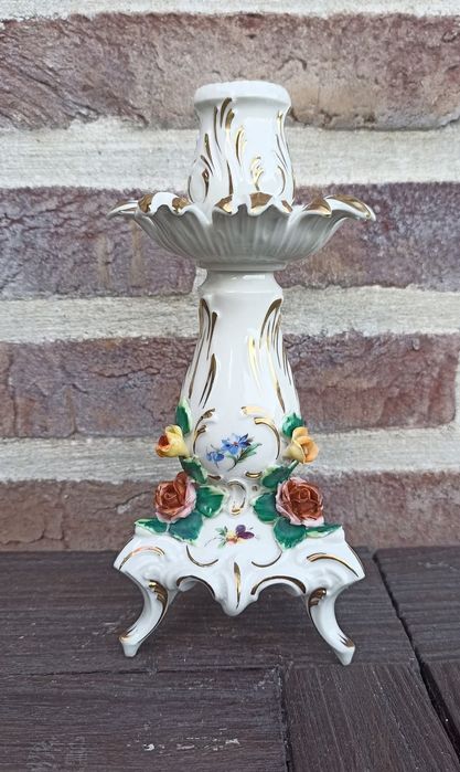 ПОДСВЕЧНИК..
Дрезденский фарфор .