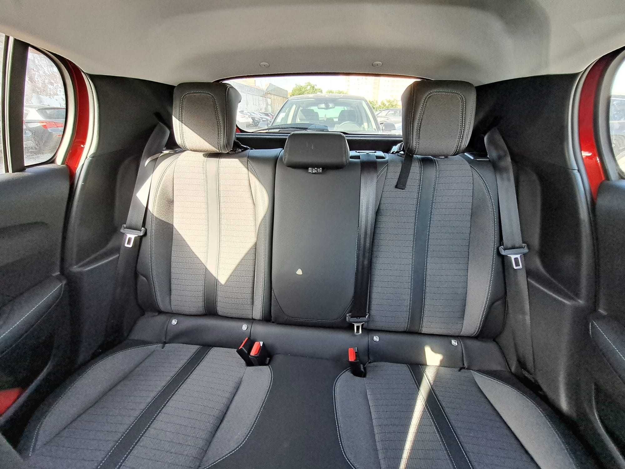 Peugeot 208 1.2 PureTech Allure EAT8 (garantia até DEZ 2025)