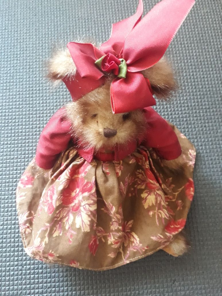 Игрушка Коллекционная шарнирная мишка Bearington Marietta  30 см