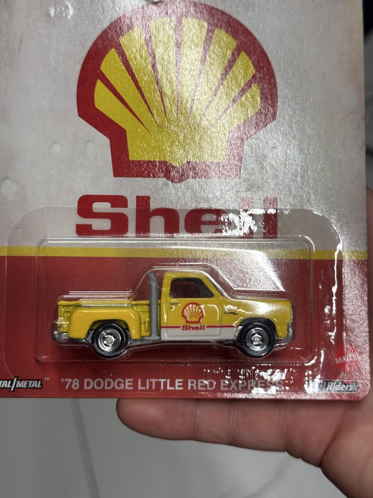 Hot Wheels Premium Shell ’78 Dodge Little Red Express Real Riders Oil