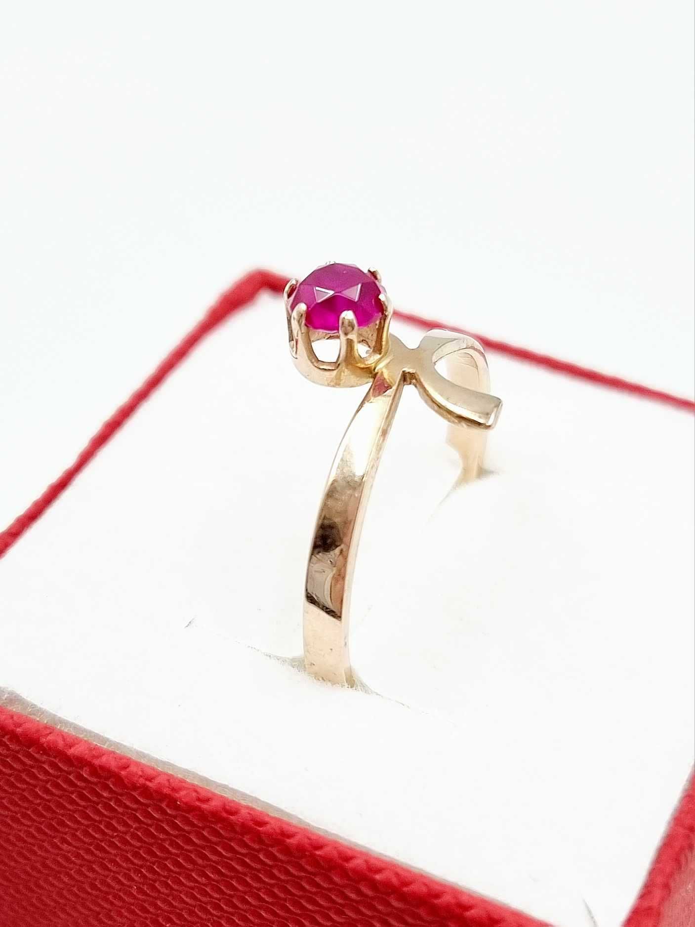 Złoty pierścionek 585 2,19g roz. 18 różowe oczko ! PIĘKNY STAN !