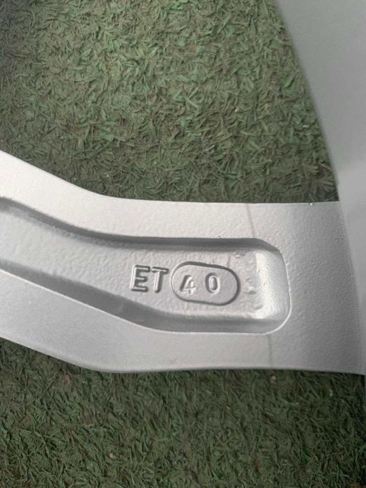 Диски Audi R18 5x112 J8 ET40 ЦО:66.6